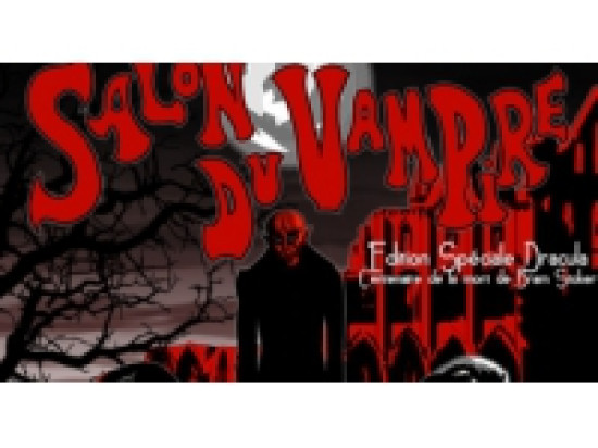 Capes noires et canines de sortie pour le salon du Vampire Capes noires et canines de sortie pour le salon du Vampire