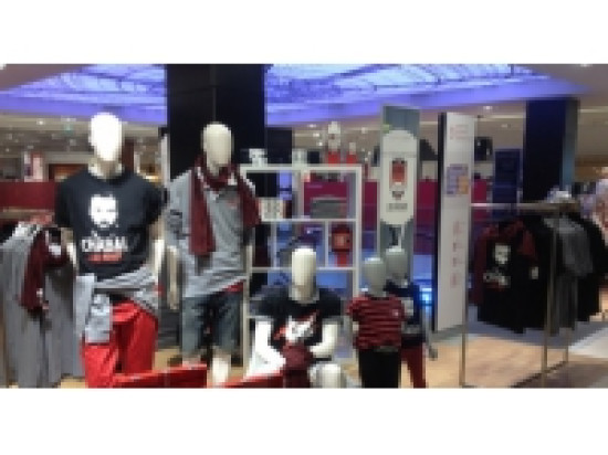 Une boutique Lou Rugby en ce moment au Galeries Lafayette de Lyon Part Dieu