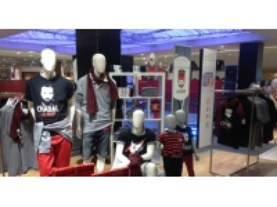 Le Lou Rugby en d&eacute;dicaces jeudi aux Galeries Lafayette de Lyon Part Dieu