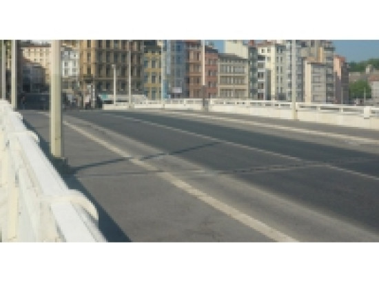 Les transports exceptionnels de nouveau autorisés sur le pont Bonaparte Les transports exceptionnels de nouveau autorisés sur le pont Bonaparte