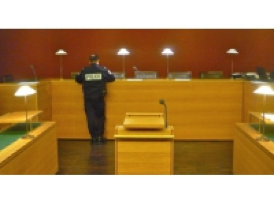 Jug&eacute;s pour non-assistance &agrave; une personne bless&eacute;e par balles