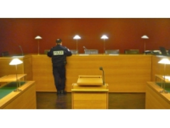 Un jeune de 17 ans menace de mort un greffier en pleine comparution Un jeune de 17 ans menace de mort un greffier en pleine comparution