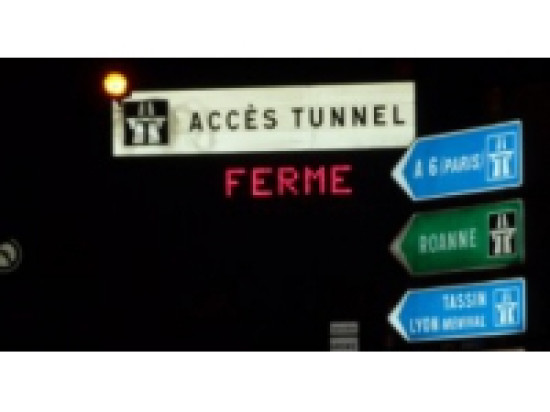 Un jeune homme grièvement blessé dans un accident de scooter à la sortie du tunnel de Fourvière Un jeune homme grièvement blessé dans un accident de scooter à la sortie du tunnel de Fourvière