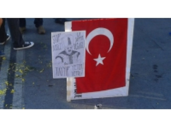 Lyon : entre 200 et 300 Alévis rassemblés samedi place Bellecour Lyon : entre 200 et 300 Alévis rassemblés samedi place Bellecour