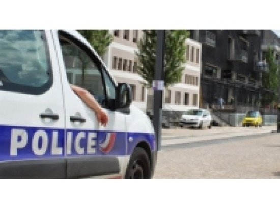 Lyon : deux mineures commettent un vol à l'arrachée Lyon : deux mineures commettent un vol à l'arrachée