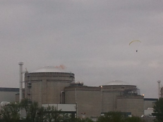 Un militant de Greenpeace atterrit dans la centrale du Bugey