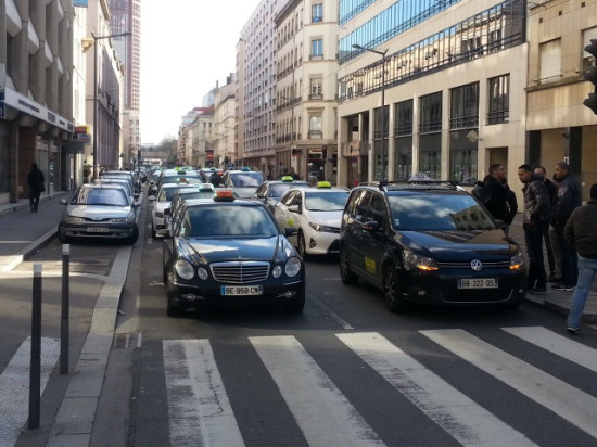 Une opération des taxis contre les VTC ce samedi soir à Lyon