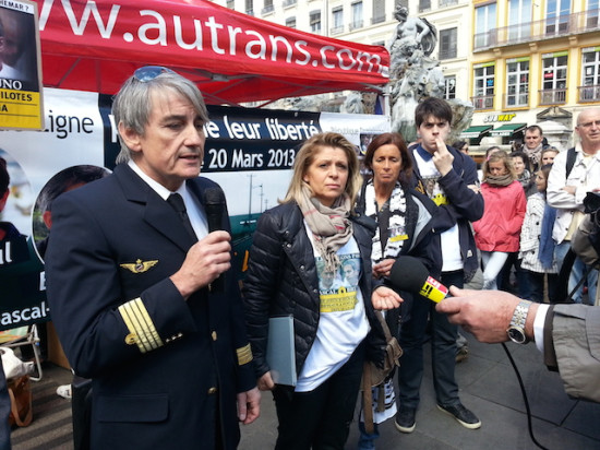 Lyon : 200 personnes au rassemblement de soutien aux pilotes emprisonnés en République Dominicaine