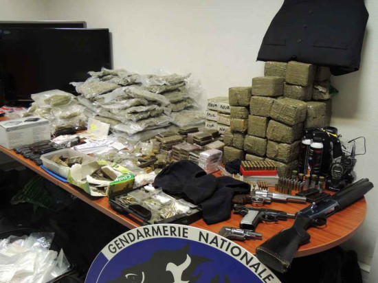 Armes, drogue et argent liquide interceptés à Vénissieux