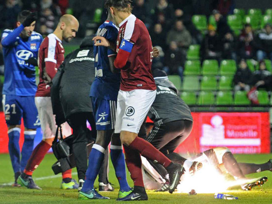 Jets de pétards : Metz-OL sera finalement rejoué !