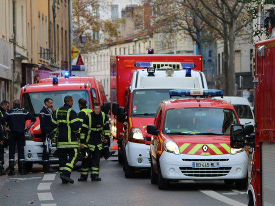 Lyon : le 1er étage d’un immeuble s’effondre Lyon : le 1er étage d’un immeuble s’effondre