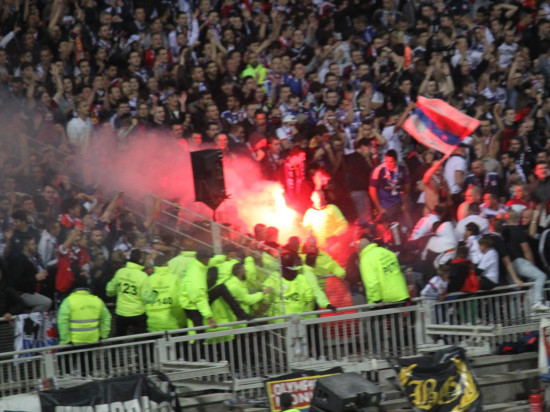 OL-OM : un jeune homme interpellé pour usage de fumigène