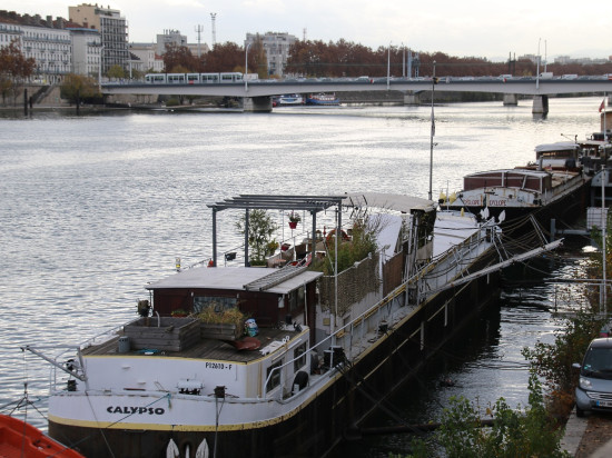 Lyon : pour prendre la fuite, le cambrioleur de péniches saute… dans l’eau