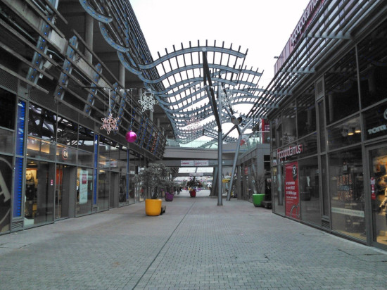 Les deux soeurs employées au Carré de Soie soupçonnées de se servir dans la caisse