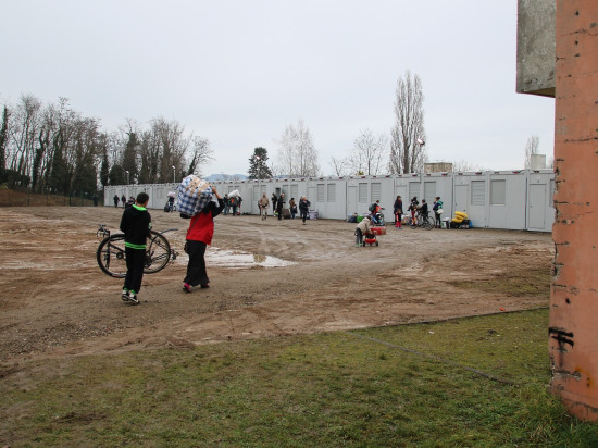 Villeurbanne : un village d’insertion de Roms au pied de l'Astroballe