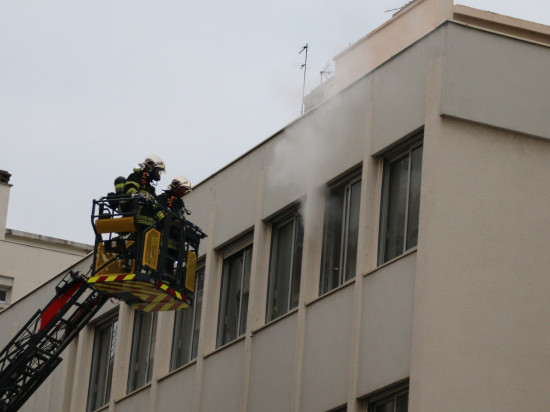 Villeurbanne : elle fait un malaise et provoque un incendie Villeurbanne : elle fait un malaise et provoque un incendie