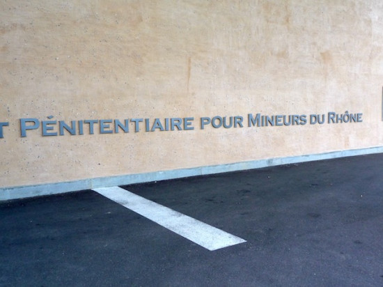 Prise d'otage à l'EPM de Meyzieu : le détenu mineur a été mis en examen pour "séquestration"