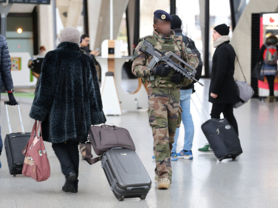 Lyon : il menace les militaires avec un tesson de bouteille