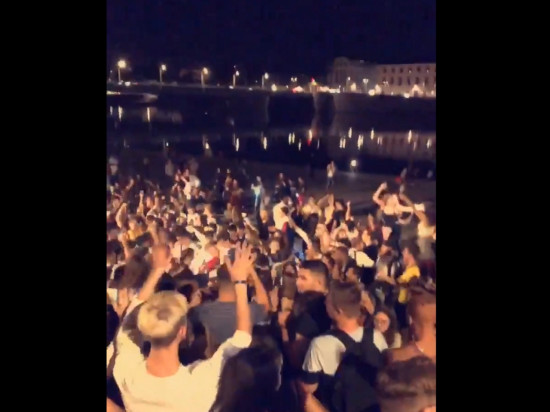 Lyon : un rassemblement monstre sur les Berges du Rhône quelques heures après les annonces d'Olivier Véran