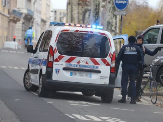 Lyon : les policiers verbalisent une femme handicapée trop loin de chez elle, elle porte plainte en retour