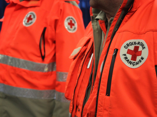 Paniers livrés : un centre logistique de la Croix-Rouge à Vaulx-en-Velin