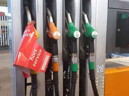 Rhône : la crainte d'une pénurie d'essence, la queue aux stations