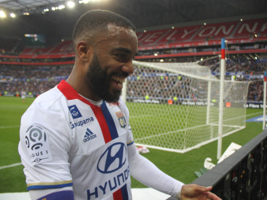 OL-Ajax : avec Lacazette titulaire pour tenter l'exploit