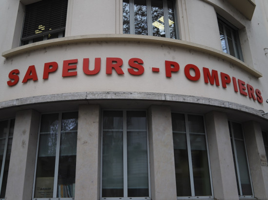 Les pompiers de Lyon remercient le personnel de santé 