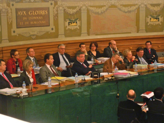 Le Conseil général du Rhône saisit le procureur de la République