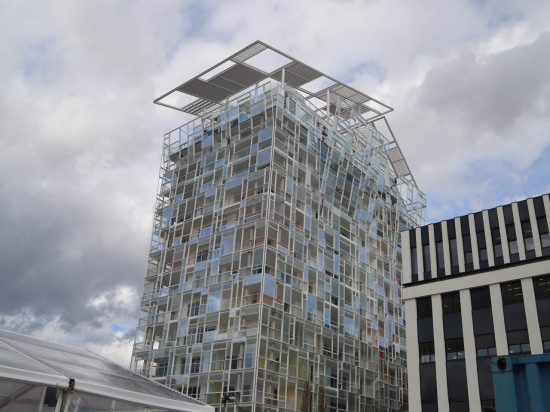 Il se prend en selfie en haut de la tour Ycone