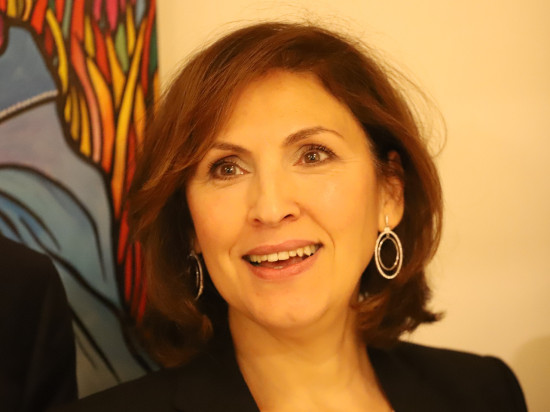 "50 nuances de bleu marine" : Nora Berra tire à balles réelles sur le programme LR pour les européennes