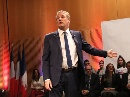 Les "Amoureux de la France" avec Nicolas Dupont-Aignan en meeting près de Lyon ce jeudi Les "Amoureux de la France" avec Nicolas Dupont-Aignan en meeting près de Lyon ce jeudi