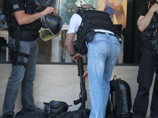 Lyon : sa promotion est annulée, il terrorise ses collègues avec un revolver