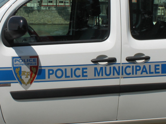 Oullins : sa voiture termine sur la terrasse d’un bar Oullins : sa voiture termine sur la terrasse d’un bar