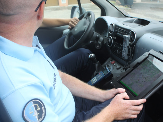 Irigny : les braqueurs de cigarettes incendient leurs véhicules avant de prendre la fuite Irigny : les braqueurs de cigarettes incendient leurs véhicules avant de prendre la fuite