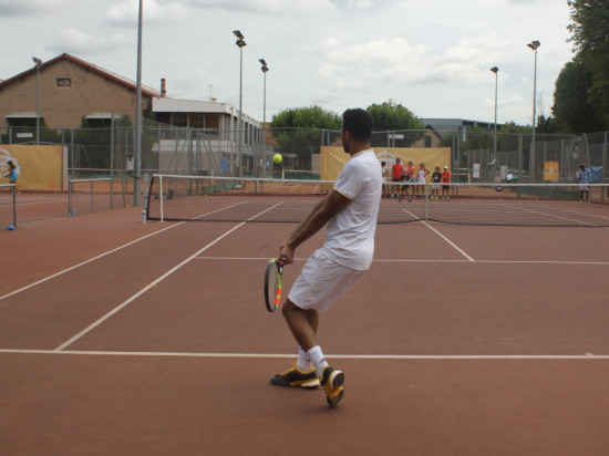 Lyon : après avoir perdu un match de tennis, il aurait diffamé son adversaire sur Internet