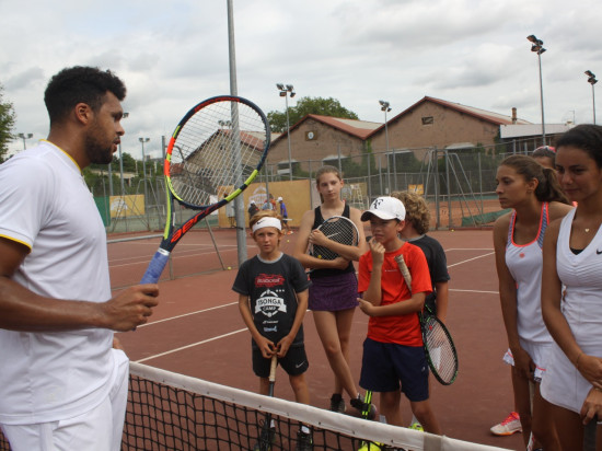 Jo-Wilfried Tsonga régale de jeunes tennismen à son camp d’été lyonnais