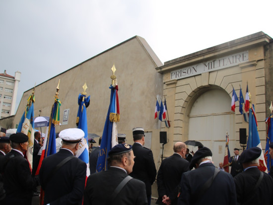 Peu après la profanation de la stèle d'Izieu, la libération de Montluc est célébrée