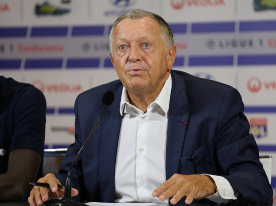 Foot féminin dénigré : Jean-Michel Aulas interpelle le CSA sur le cas Julien Cazarre Foot féminin dénigré : Jean-Michel Aulas interpelle le CSA sur le cas Julien Cazarre