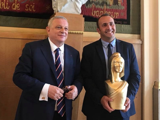 Le maire de Mornant récompensé d'une Marianne d'Or pour l'innovation dans les politiques publiques