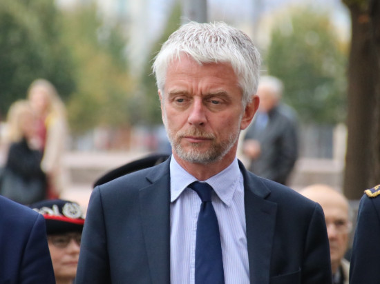 Hubert Julien-Laferrière impose des conditions "inhabituelles" à BFM-TV, qui accepte