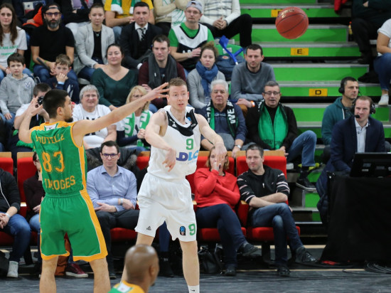 L’ASVEL retrouve la victoire contre Châlons-Reims (90-99)