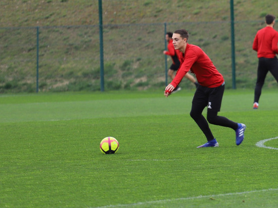 OL : Maxence Caqueret vers un départ cet hiver ?