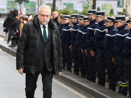 Les pompiers réclament plus de moyens, Jean-Yves Sécheresse leur sort un billet de 5 euros