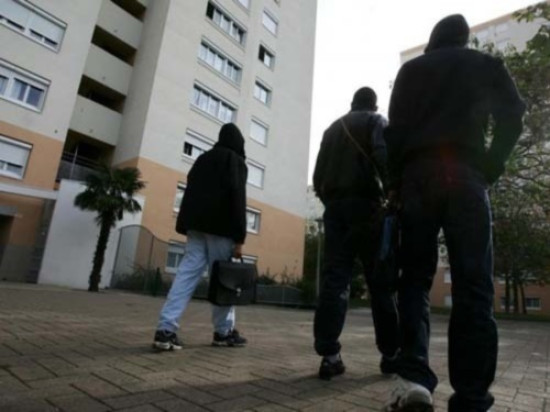 Djihad/apologie du terrorisme : le difficile rôle des éducateurs dans le Rhône Djihad/apologie du terrorisme : le difficile rôle des éducateurs dans le Rhône