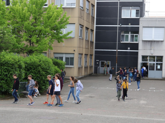 Confinement : tablettes numériques et clés 4G pour des élèves de quartiers prioritaires Confinement : tablettes numériques et clés 4G pour des élèves de quartiers prioritaires