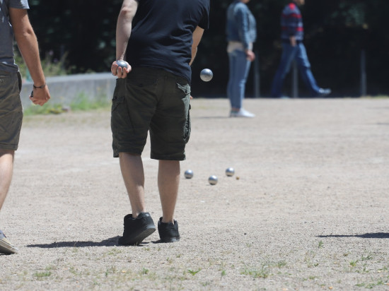 Confinement dans le Rhône : dénoncés en pleine partie de pétanque entre amis Confinement dans le Rhône : dénoncés en pleine partie de pétanque entre amis