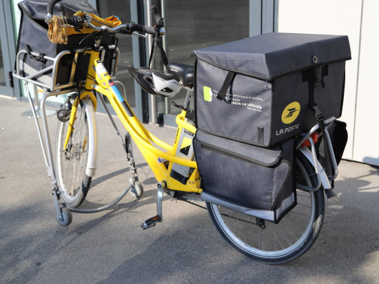 Villeurbanne : il se met tout nu pour accueillir les postières venues lui livrer des colis