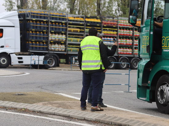 Rhône : les transporteurs routiers demandent aux autorités de déloger les gilets jaunes