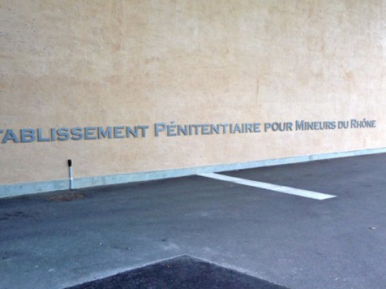 Près de Lyon : les clusters en prison inquiètent les syndicats Près de Lyon : les clusters en prison inquiètent les syndicats